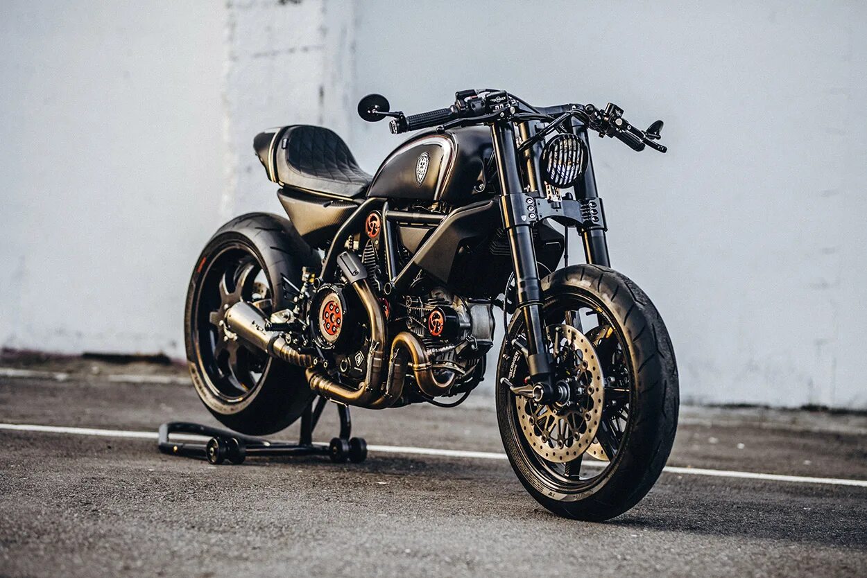 Ducati Scrambler Cafe Racer. Чоппер кафе рейсер. Дукати кафе рейсер. Ducati Bobber. Стили байков