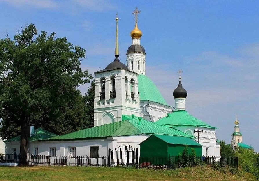 Спасская и Никольская церкви во Владимире.