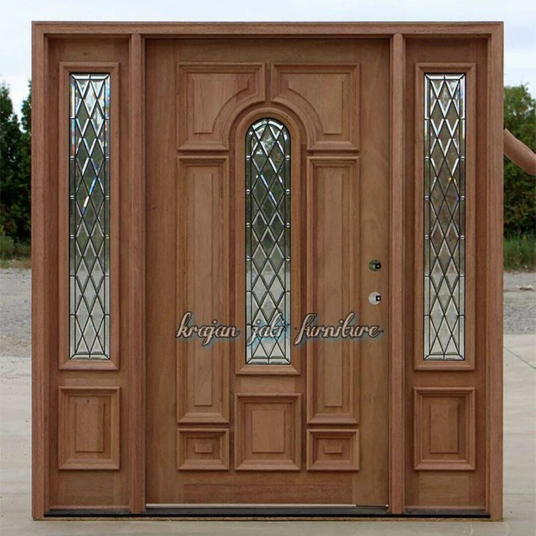 Купить входную дверь в кемерово. Дверь входная деревянная. Входные двери из дерева. Распашные входные двери. Двойные деревянные двери.