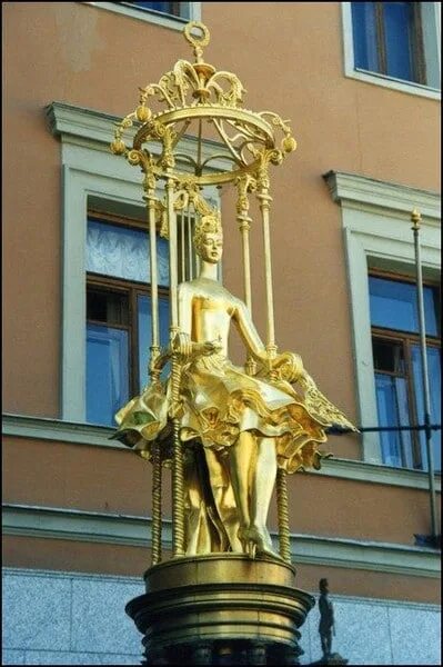 Скульптура принцесса турандот арбат. Принцесса турандот арбат. Памятник принцессе турандот в москве. Принцесса турандот памятник на арбате. Фонтан-памятник принцесса турандот.