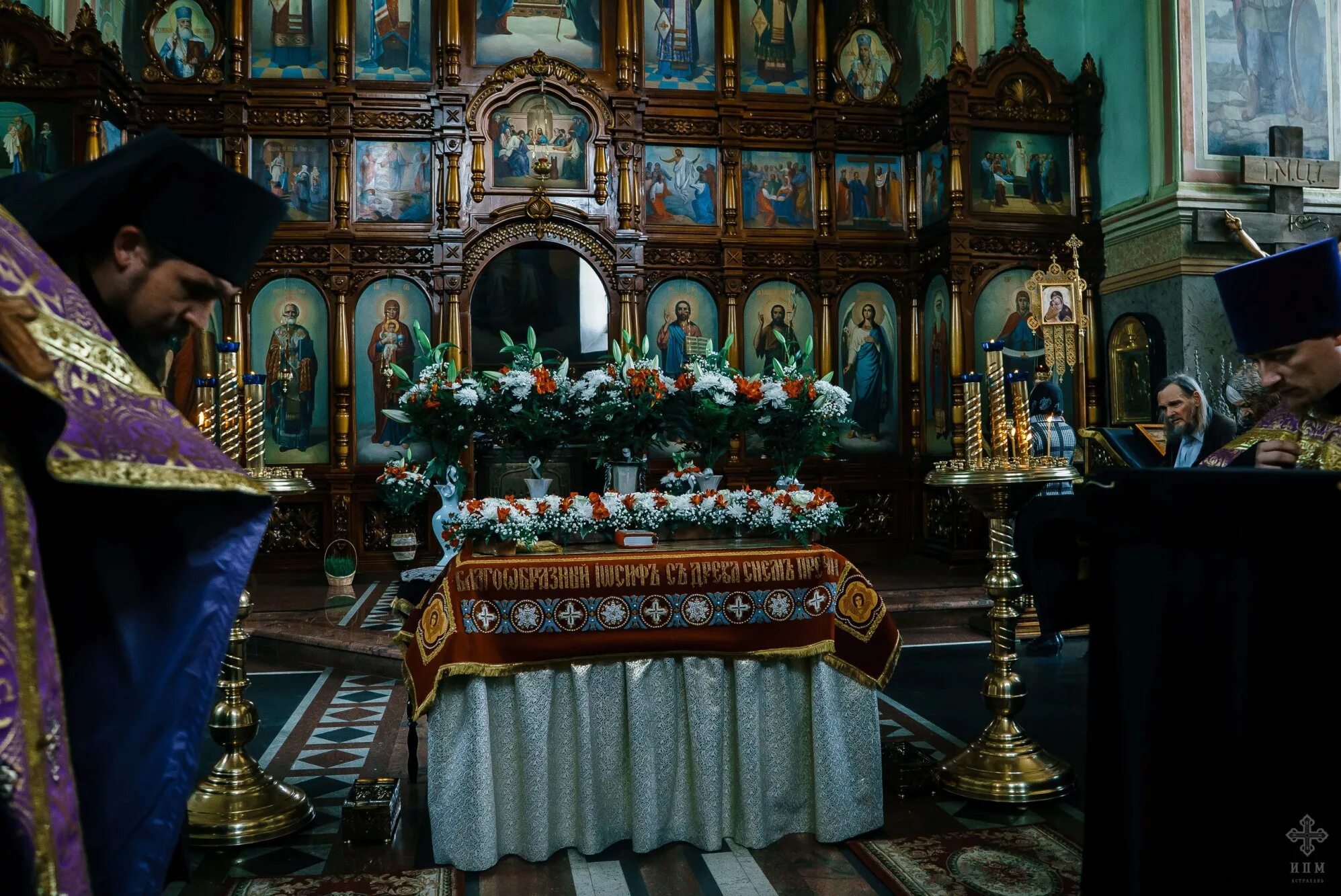 Иоанно предтеченский монастырь сайт. Святогорская Лавра плащаница. Вынос Плащаницы Донской монастырь. Плащаница монастыря Ватопед.