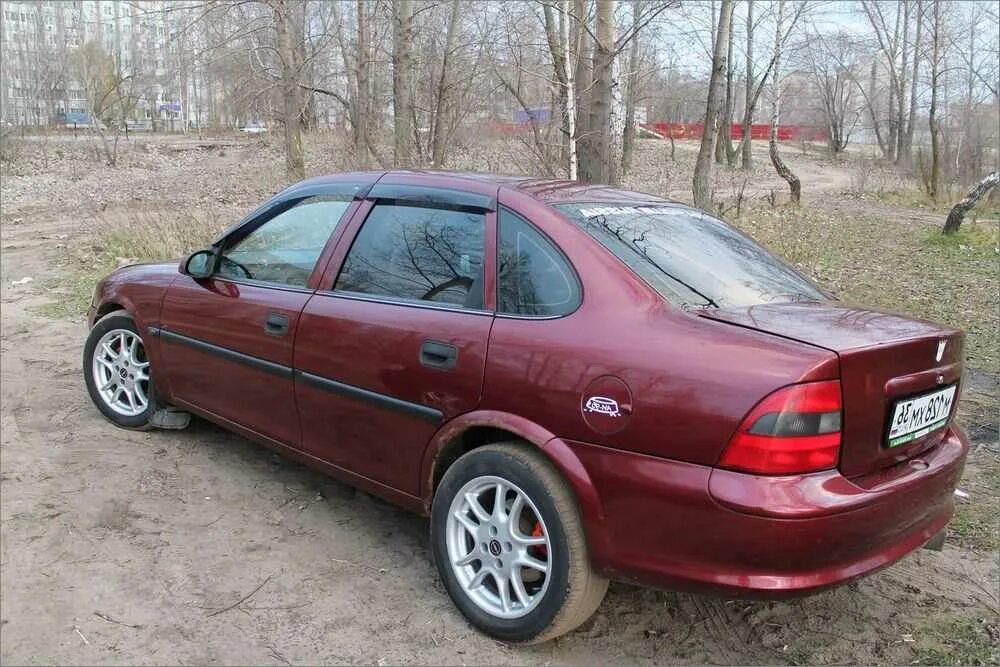 Выпуск вектра б. Opel Vectra b красный. Опель Вектра б 1996 краска. Opel Vectra b 1996 красный. Опель Вектра б Вишневая.