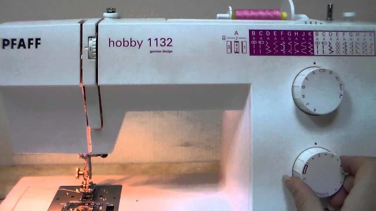 Pfaff обзор. Швейная машинка пфафф хобби 1132. pfaff hobby 1132. швейная машина pfaff 1132. швейная машинка pfaff hobby 1132.