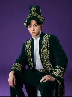 Жетілген жалаңаш орыс әйелдерінің бейнелері