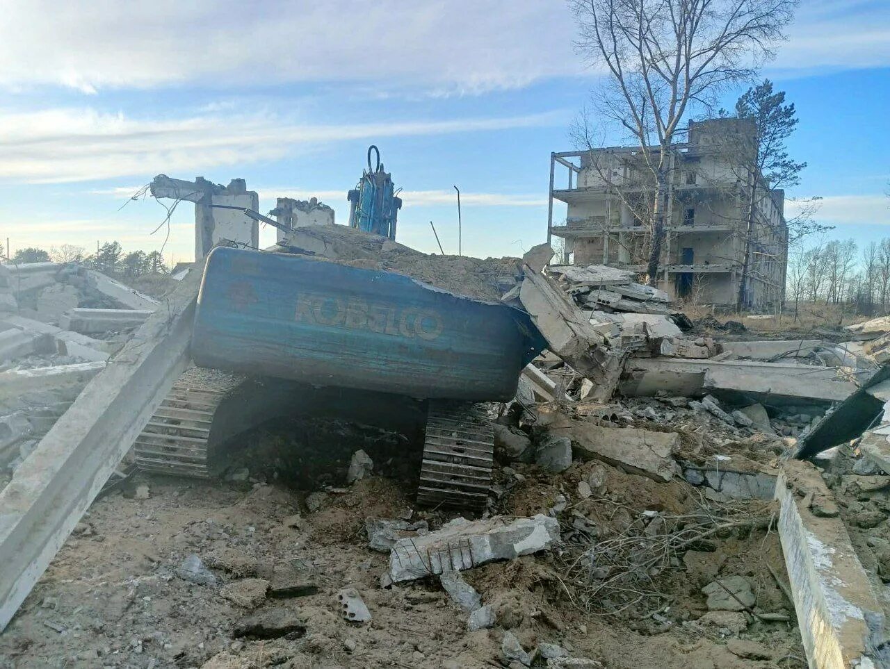 Райчихинск убило рабочего. Кладбище Райчихинск. Райчихинск стройка. Райчихинск разбор зданий ЧП
