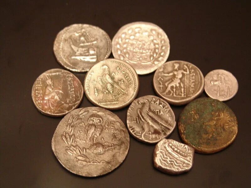 Деньги древних времен. Металлические деньги. Старинные монеты. Деньги старинные монеты. Древние металлические деньги.