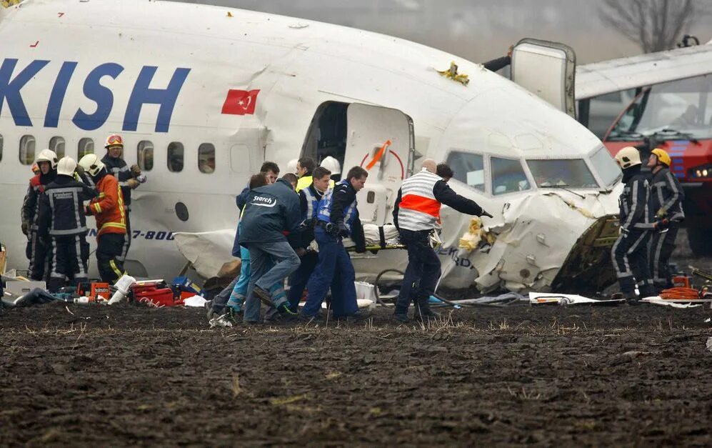 Авиакатастрофы победа. Боинг 737 турецкие авиалинии авиакатастрофы. Катастрофа Boeing 737 в Амстердаме. Боинг 737 Turkish Airlines катастрофа. Катастрофа Туркиш Эйрлайнс Амстердам.