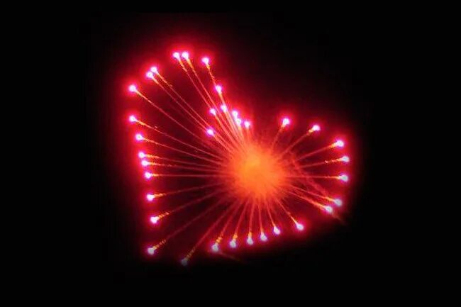 Салют. Фейерверк в виде сердечка. Фейерверк в виде сердца. Салют сердечками. Фейерверк из сердечек.