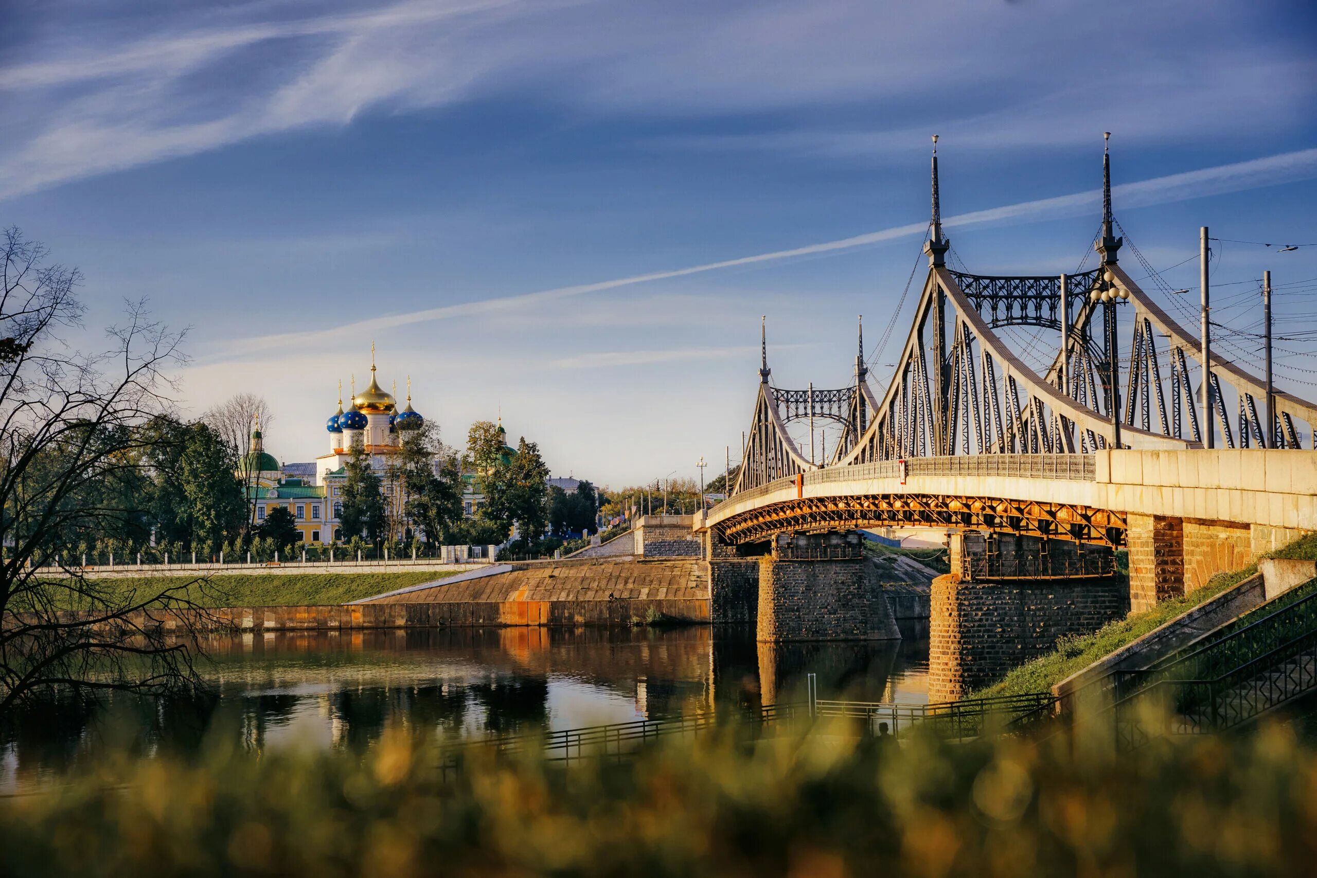 Красота твери. Староволжский мост в Твери. Тверь доспремечательства. Городской округ город Тверь. Старый Волжский мост Тверь.