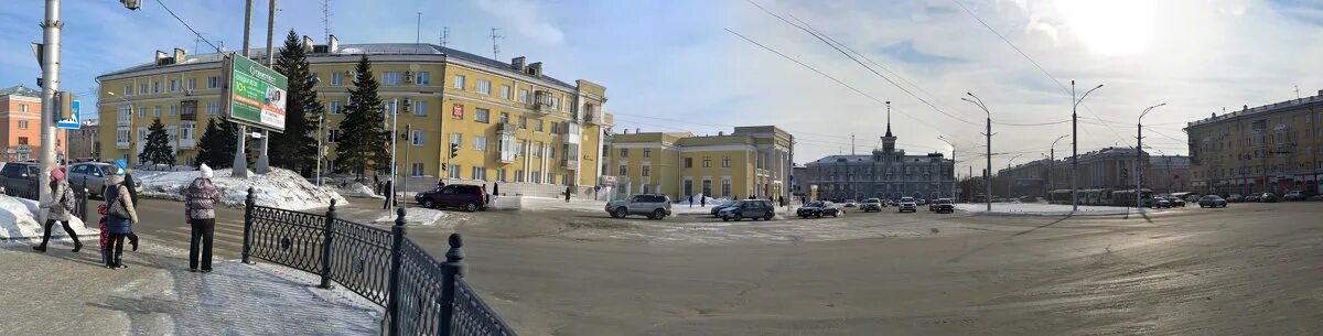 Лет октября и на площади
