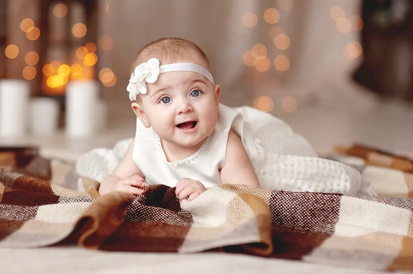 Линия помощи дети онлайн. Дитя сайт. Мама с ребёнком на руках. Мама картинка для детей. Клиника мать и дитя логотип.