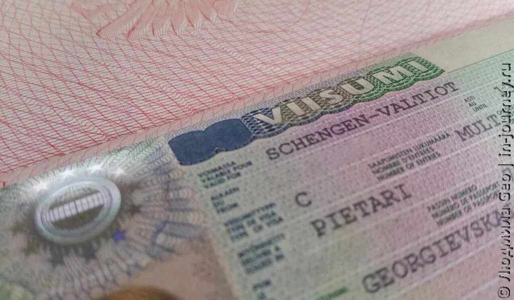 Шенген санкт петербург. Шенгенская виза фото. Фото на визу шенген. Шенген машина. Шенгенская виза под ключ.