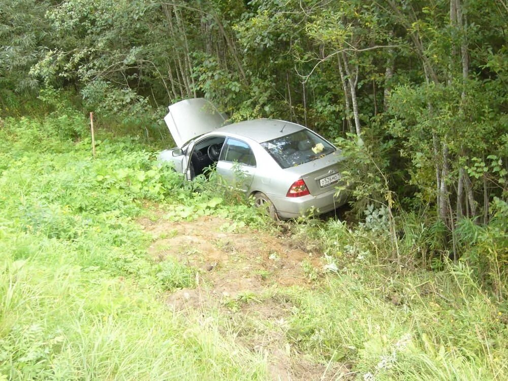 Авария гранта мамадышский тракт. Раз два и в кювет. Раз два и в кювет. Раз два и в кювет. Тойота в кювете.