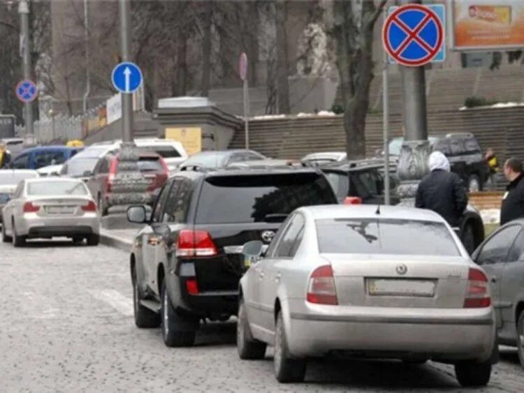 Нарушение правил парковки. Парковка в неположенном месте. Стоянка в неположенном месте штраф. Штраф за стоянку в неположенном.