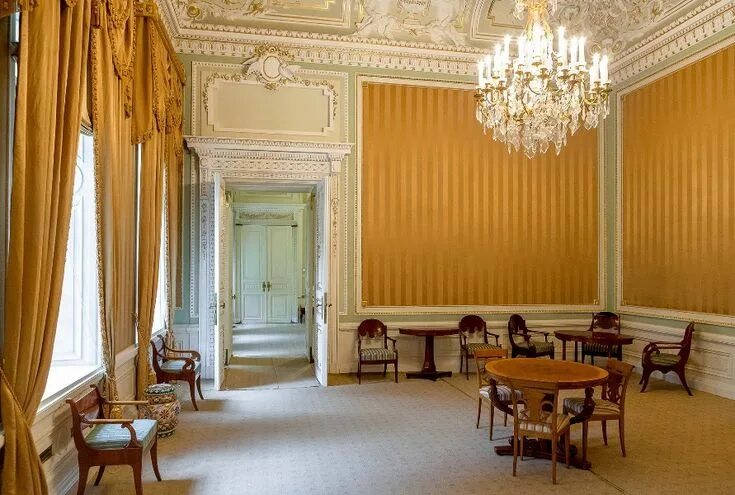Файл:Spb Anichkov Palace asv2019-09  Википедия