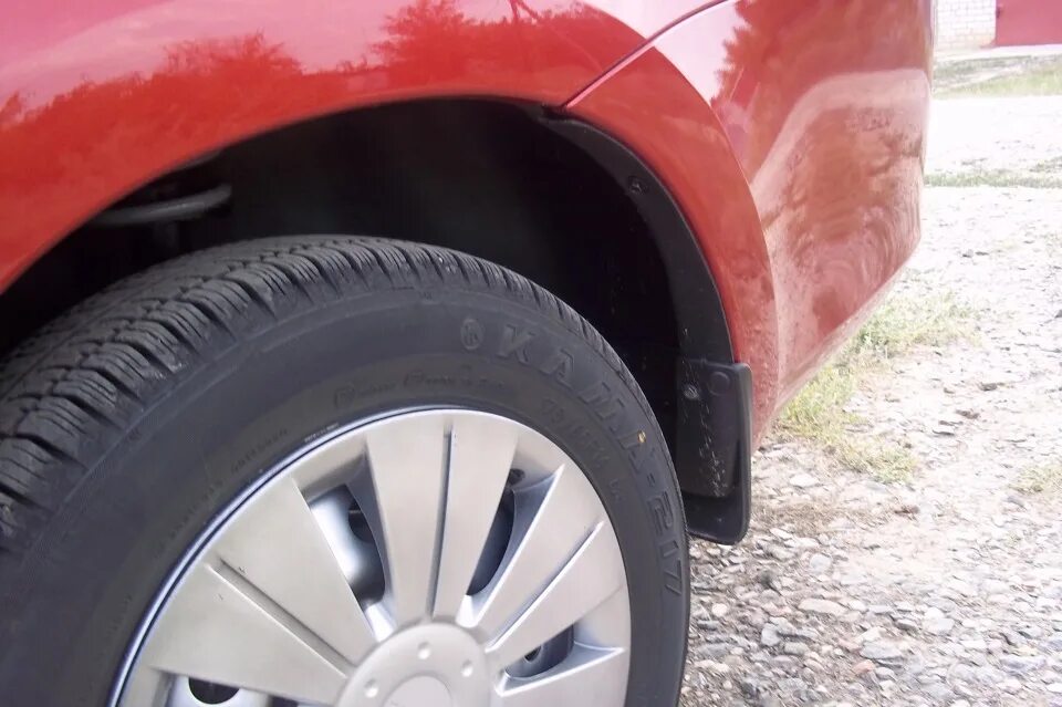 Задние арки fx35. Защита колесных арок гранта лифтбек. Защита арок гранта лифтбек. Расширить задние арки 2110. Подкрылки задние гранта лифтбек.