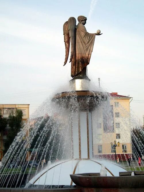 Статуя ангела в белгороде. Часовня ротонда белгород. Белгородский ангел. Ротонда белгород. Ротонда белгород.