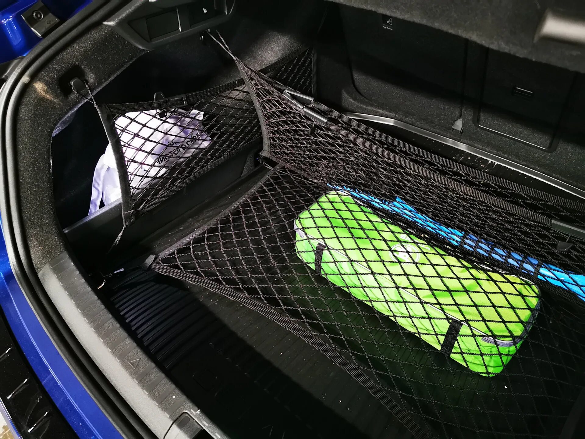 Сетка шкода. Сетка в багажник шкода суперб 2. Сетка в багажник шкода рапид 2019. Dma 600 003 комплект багажных сеток. Багажник шкода октавиа а5.