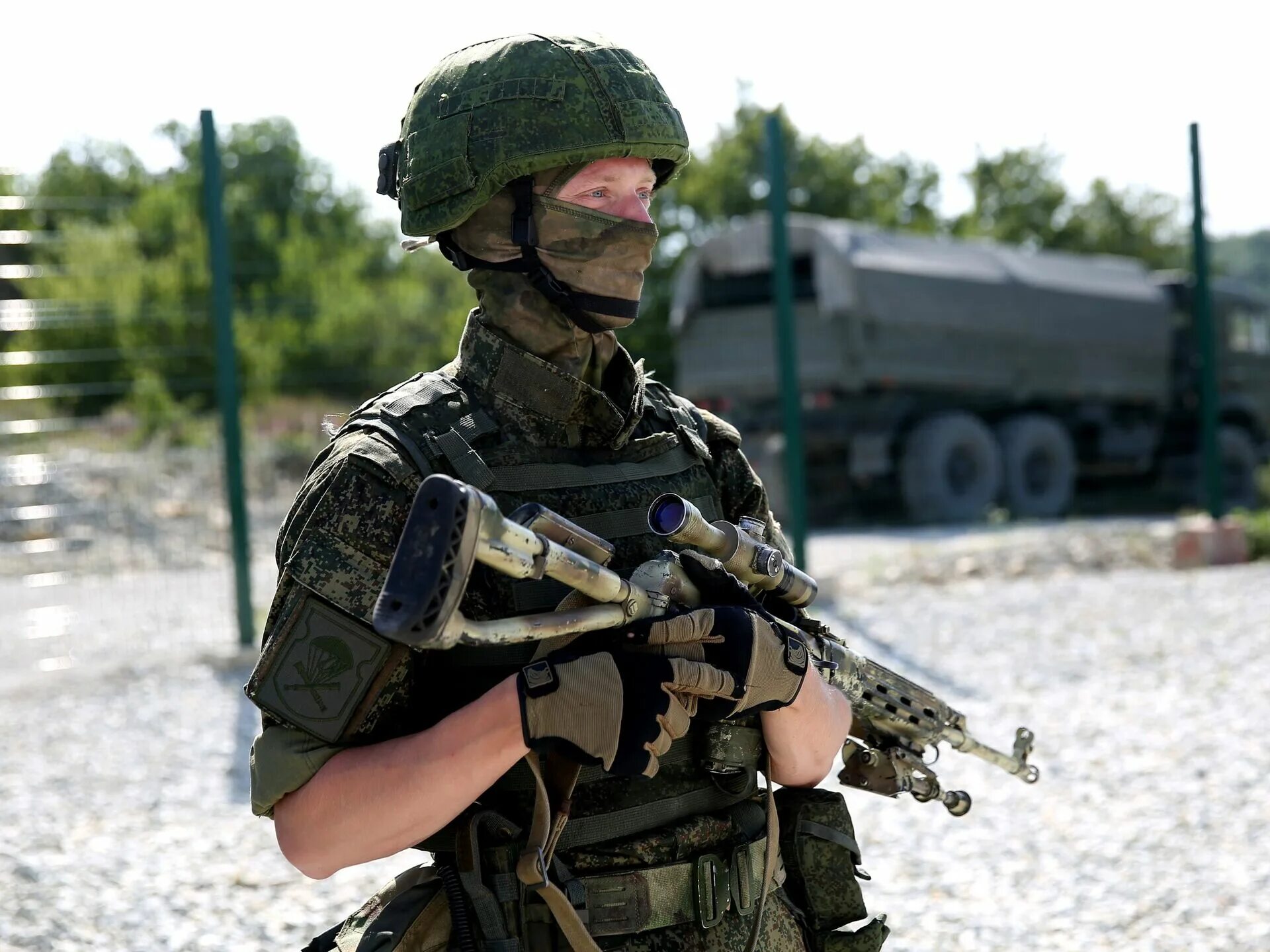 Слово милитарист. Военный снайпер. милитаристы спецназ. экипировка снайпера. военные милитаристы.