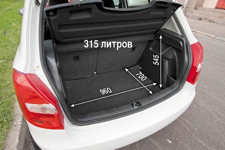 Багажник шкода фабия 1. Габариты багажника шкода фабия 2 хэтчбек. skoda fabia хэтчбек багажник. багажник шкода фабия 2. шкода фабия 1 универсал багажник.