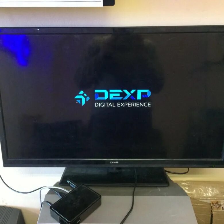 Dexp не запускается. Телевизор dexp 32“ 82 см. dexp digital experience телевизор smart tv. dexp digital experience телевизор. телевизор логотипы dexp.