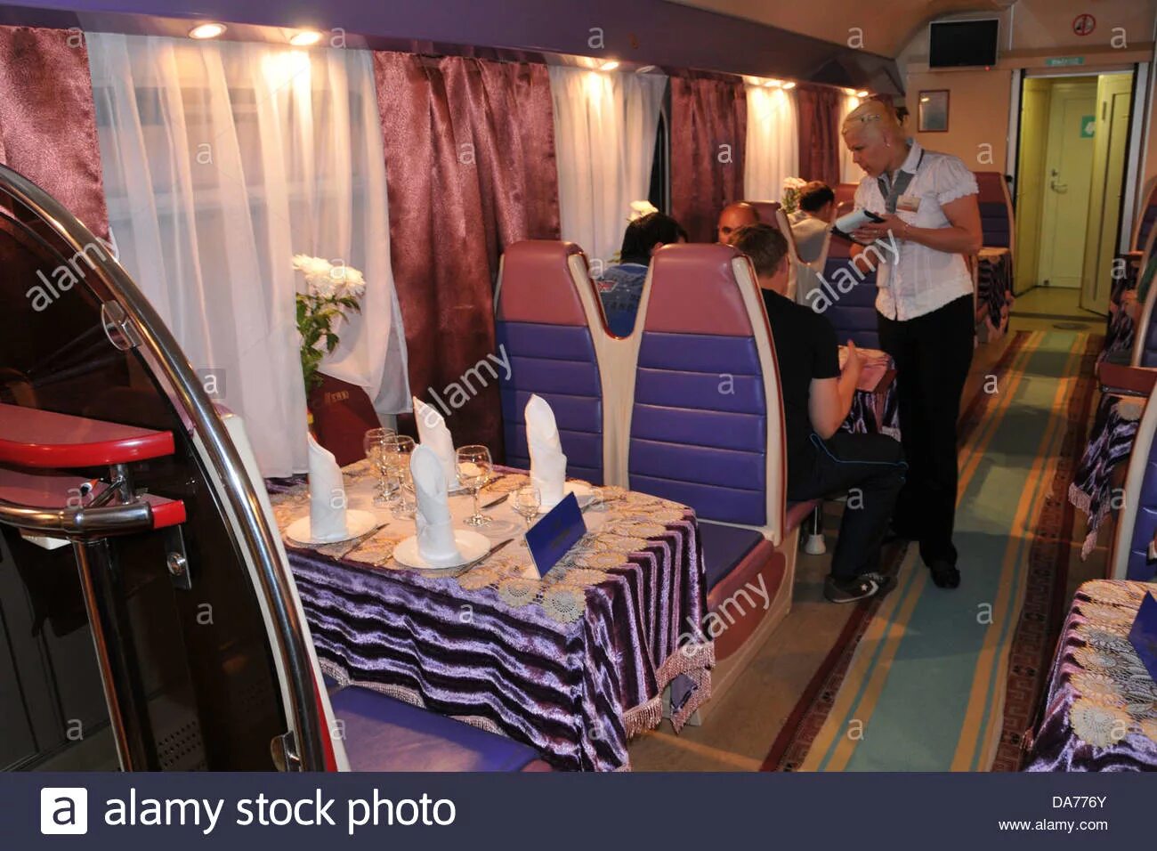 Фирменный поезд океан Владивосток Хабаровск. Фирменный поезд «океан» 006э Хабаровск — Владивосток. Поезд океан Хабаровск-Владивосток св вагон. Фирменный «океан».