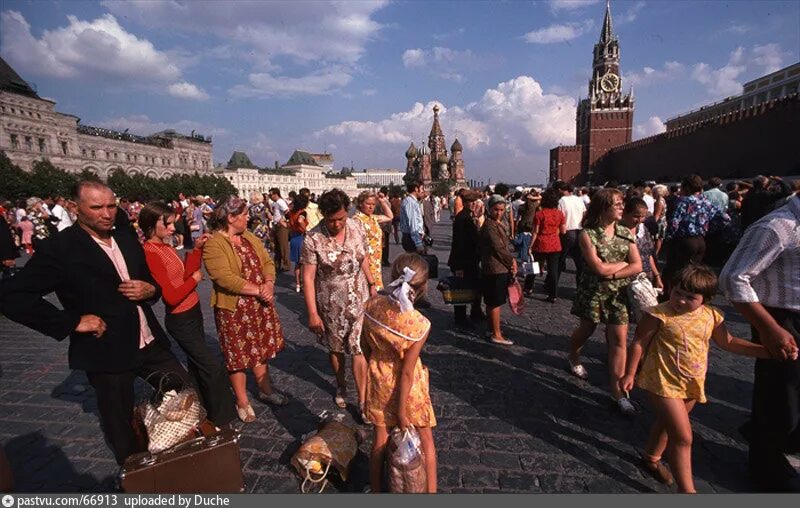 Принимай гостей москва. Гости Москвы. Московские гости. Гости Москвы фото. Население Москвы с гостями на 2022.