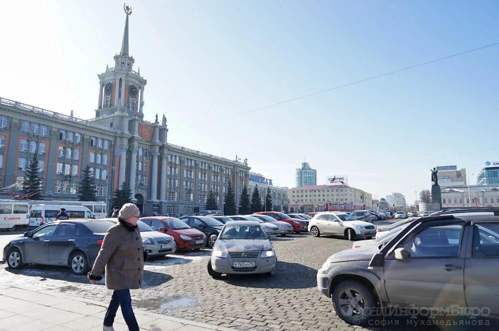 Екатеринбург стал хуже. Вид на проспект ленина екатеринбург. Видеорекламы 91 автобуса екатеринбург. Площадь 1905 года. Екатеринбург тогда и сейчас.