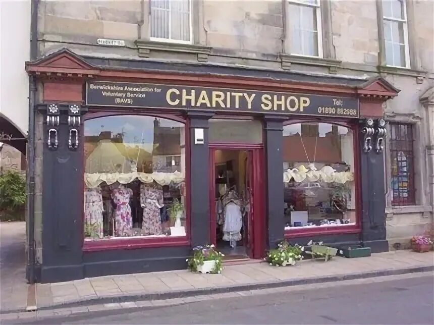 Charity shop wikipedia. Чарити шоп на новокузнецкой. Gusto благотворительный магазин. Чарити шоп. Charity shop секонд хенд москва.