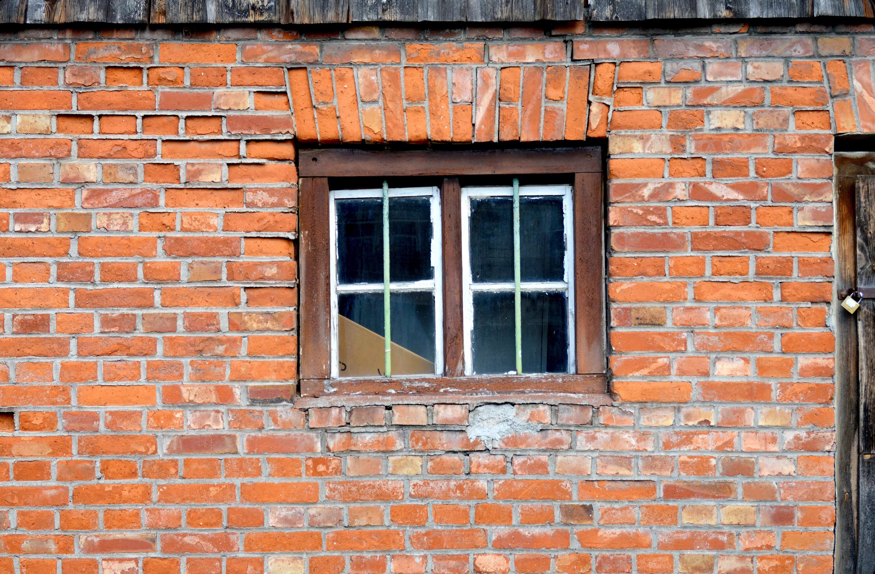 Стены старых зданий