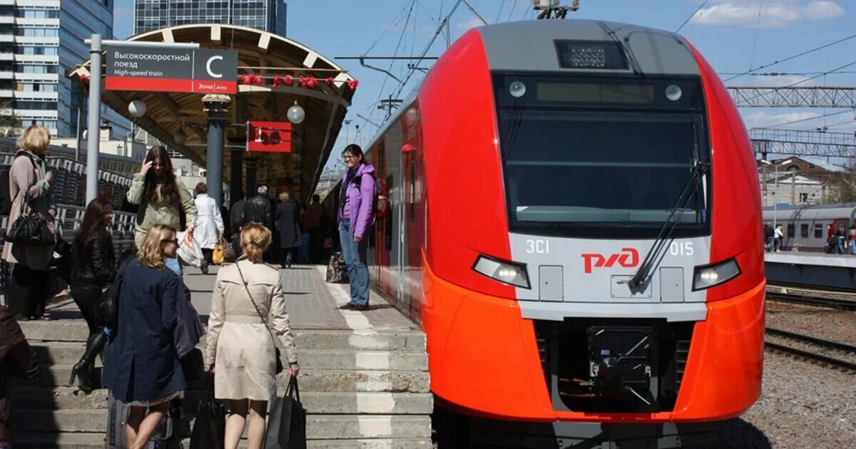 Жд вокзал смоленск ласточка. Ласточка москва ярцево. Ласточка ярцево фото. Ласточка 716 смоленск москва. Ласточка 715 москва смоленск.