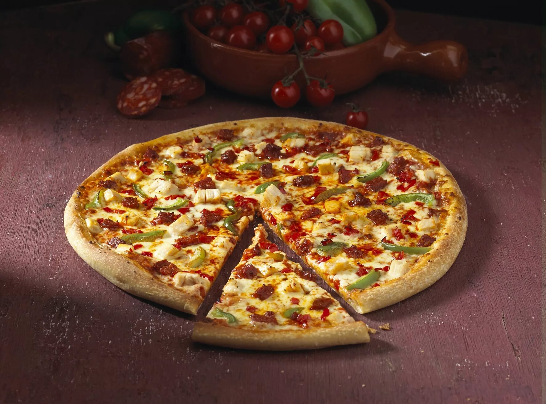 Пицца большие куски. "Пицца". Вкусная пицца. Кусок пиццы. Пицца болоньезе.