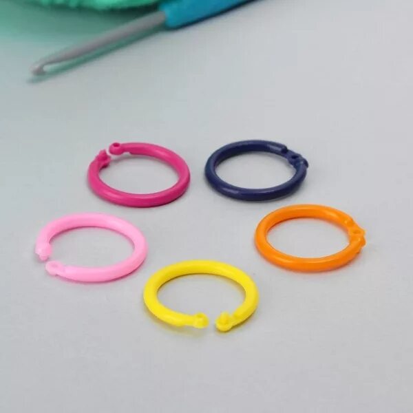 Колечки для вязания. Маркеры для вязания. Маркеры для вязания. Кольца маркеры. Кольцо инструмент для вязания.
