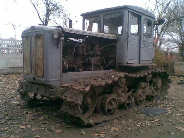 Трактор дт. Трактор дт. Танк памятник т-72*. Т-72б3. Т 74 б.