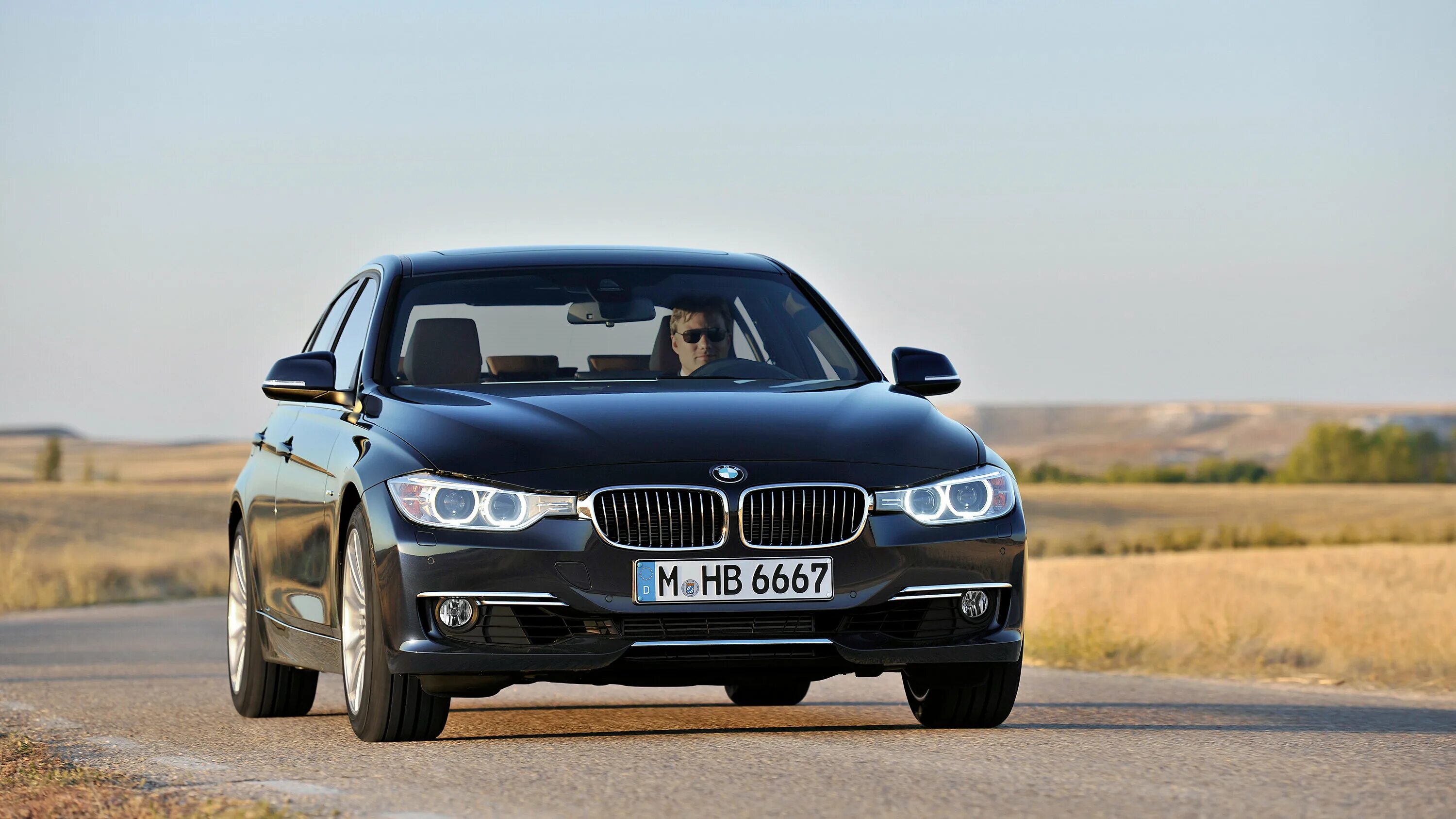 Bmw 3 series luxury line. Сколько есть бмв. Bmw i4 красная. Бмв икс 8. Бмв x8.