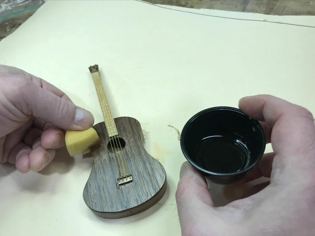 Лакированная гитара. Лакированная гитара