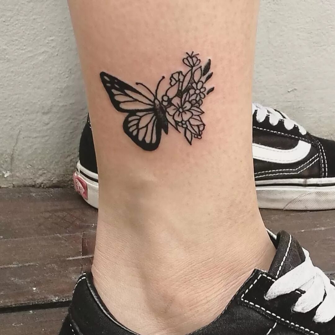 тату бабочка на голени. тату бабочка на ступне. тату бабочка на щиколотке. татуировка бабочка. татуировка бабочка на ноге.