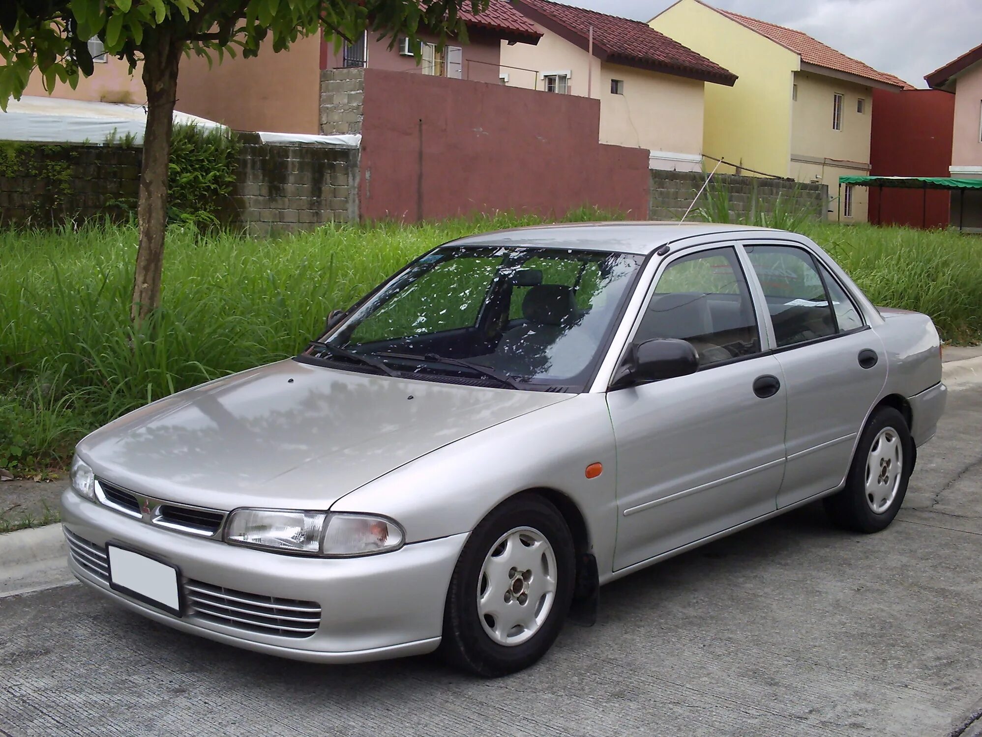 Mitsubishi lancer выпуска. Митсубиси Лансер 4. Mitsubishi Lancer 4 поколение. Mitsubishi Lancer 1.5 1995. Мицубиси Лансер 6 поколение.