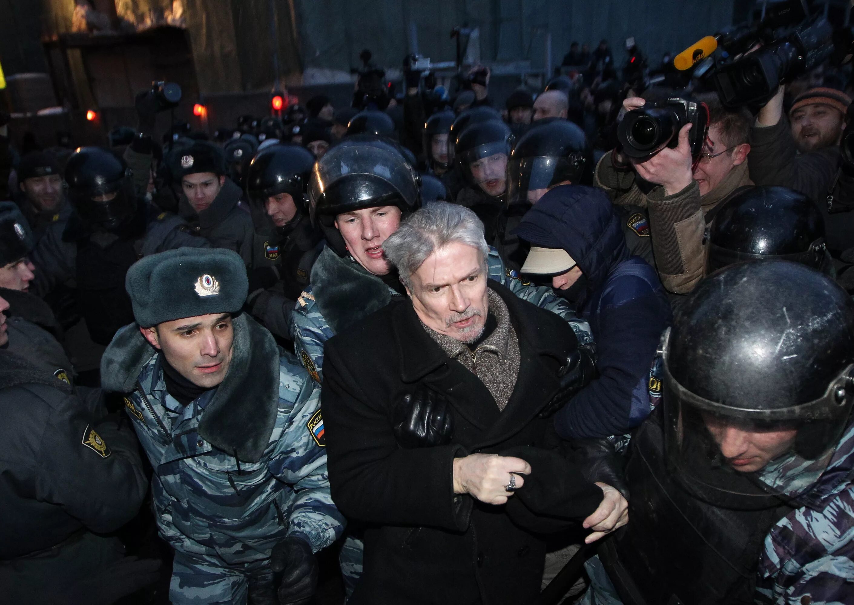 Задержания Лимонова 2011. Лимонов задержание. Митинги Лимонова.