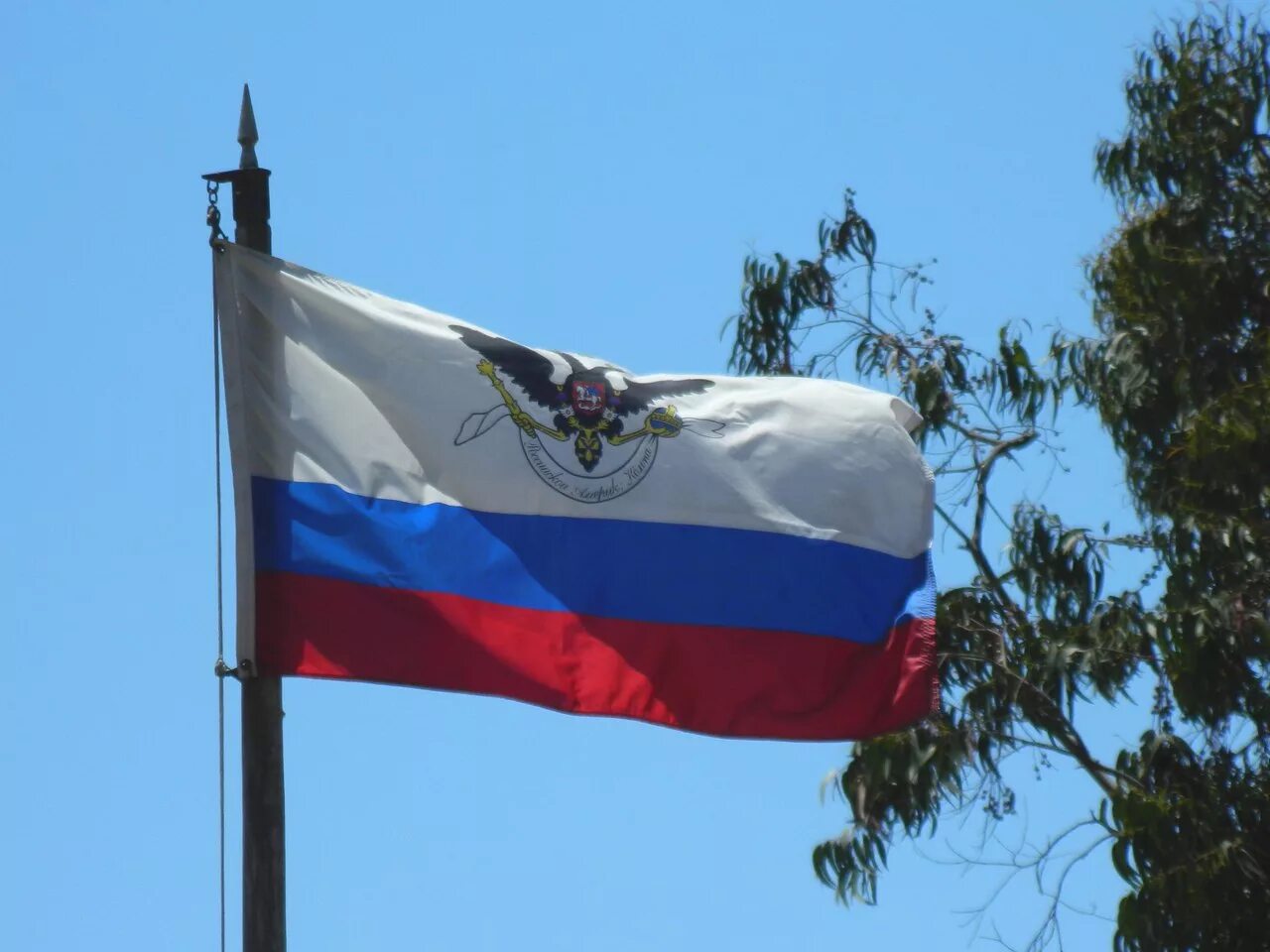 Колония аляска. Форт Росс флаг. Аляска русская Америка российско американская компания. Флаг российско-американской компании 1806 год. Форт Росс США.