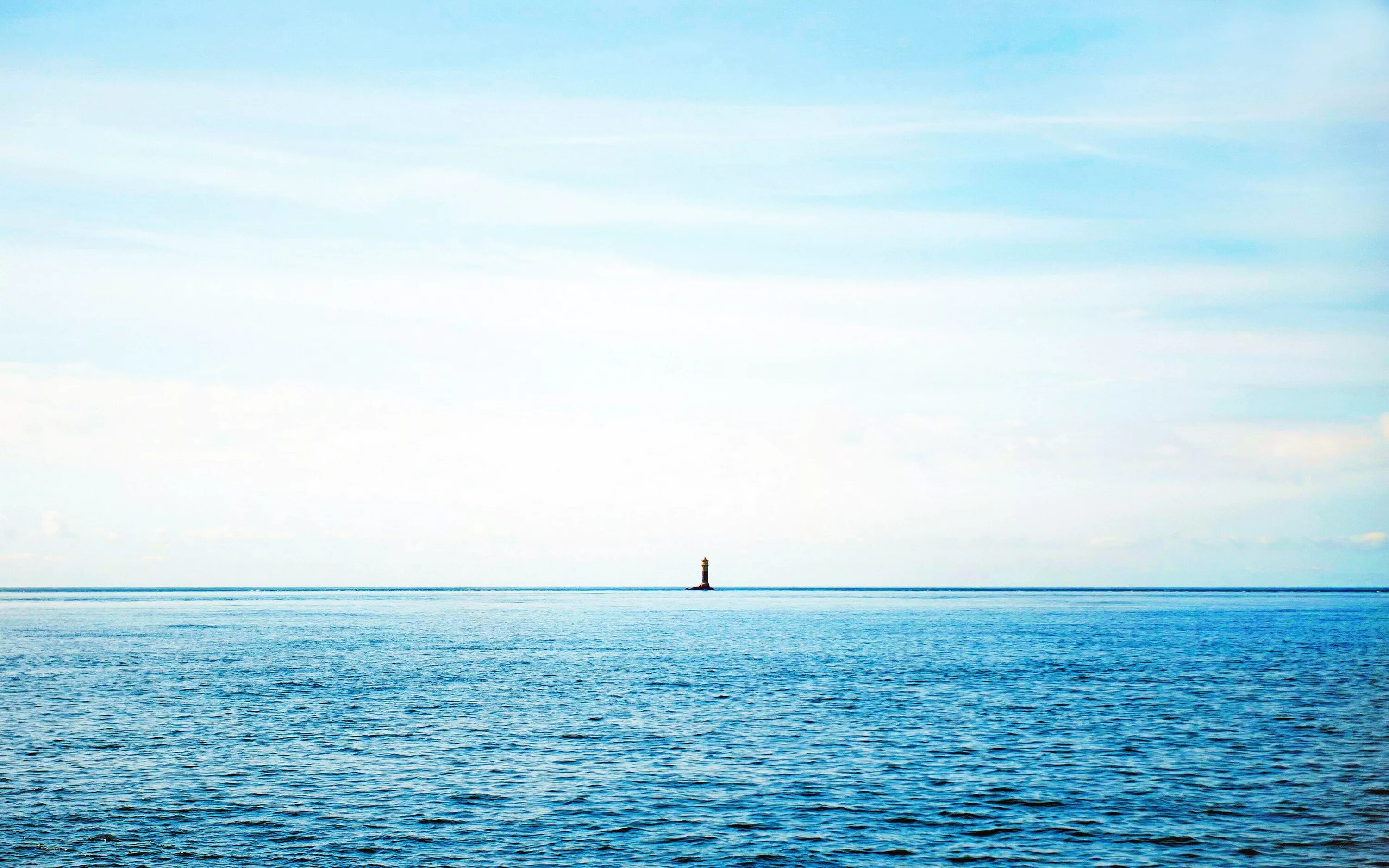 Горизонт верхних вод. Море вдалеке. Поверхность моря. Море и небо. Океан Минимализм.