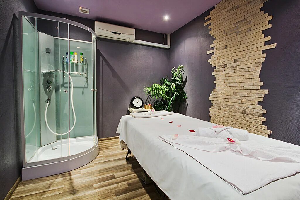 Тайландика спа салон в Москве. Ванна Spa Chunzhou h118 с функцией озона. Массажная комната. Спа салон интерьер. Массажный салон октябрьском