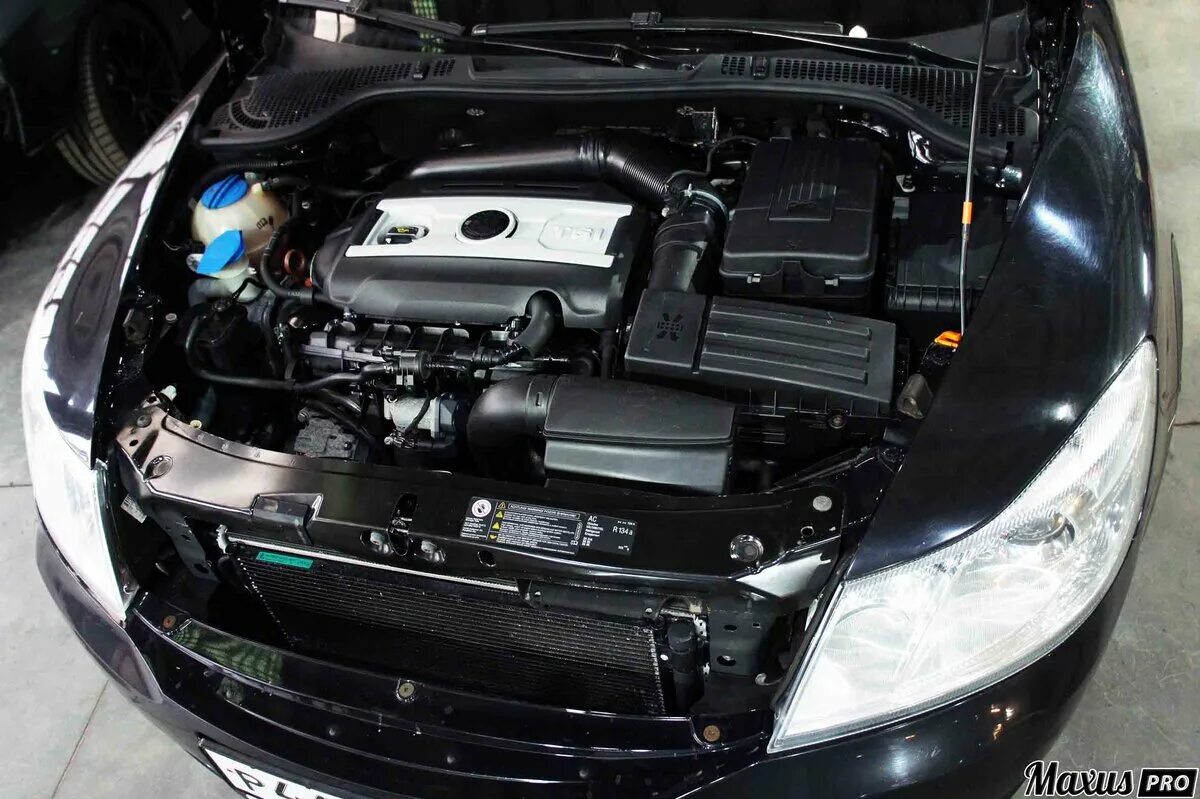 8 tsi подкапотное пространство. Холодный впуск октавия а5 1. 8 tsi мотор. А5 1. А5 1.