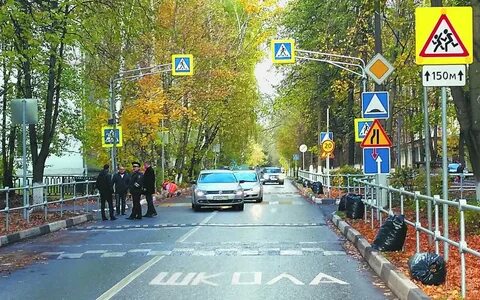 Дорожные знаки возле школ