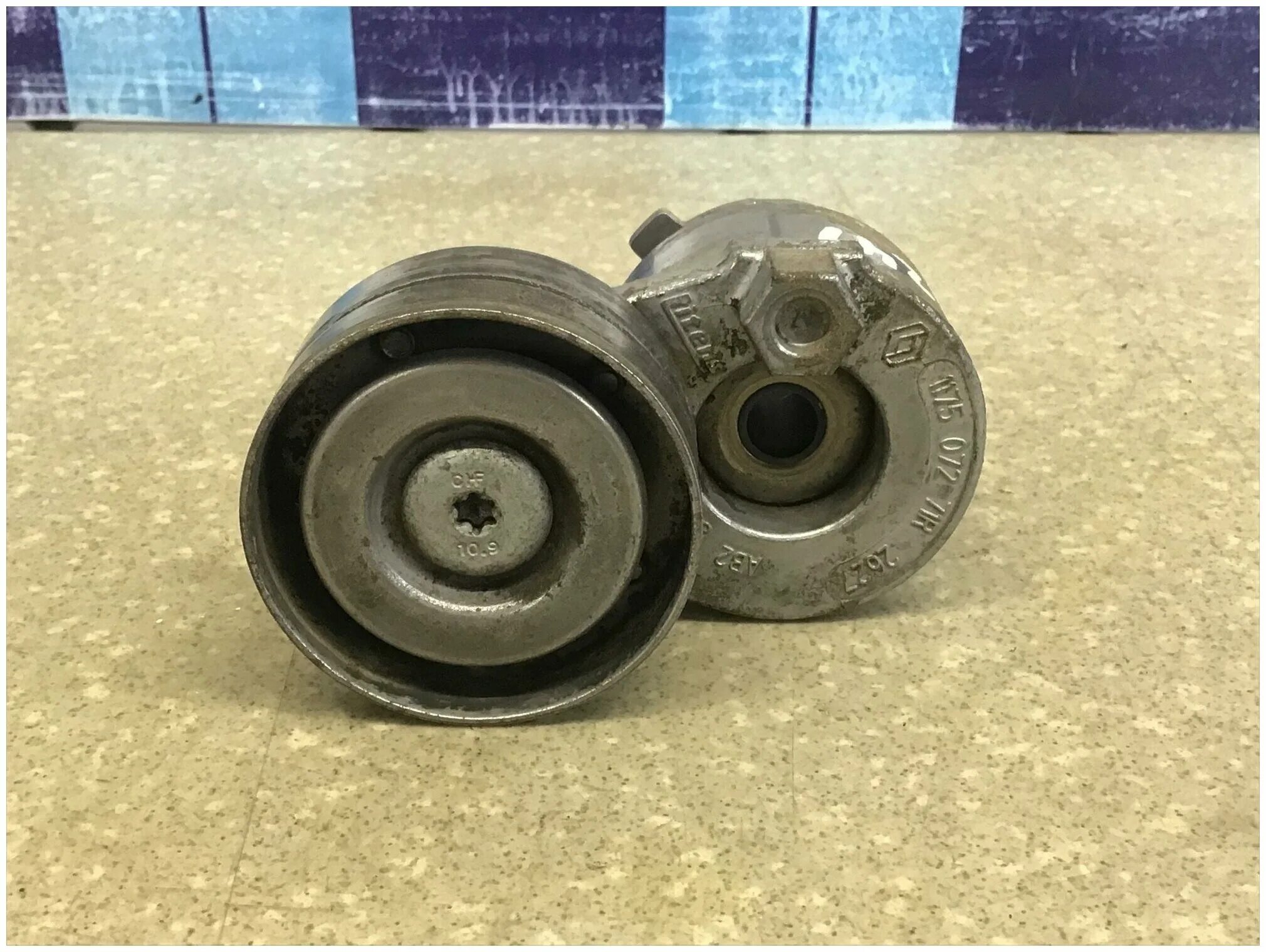 Ролик натяжной рено дастер 117507271r. Ролик натяжителя 65х23. Натяжной ролик дастер f4r. 6. Ролик натяжителя дастер 2.