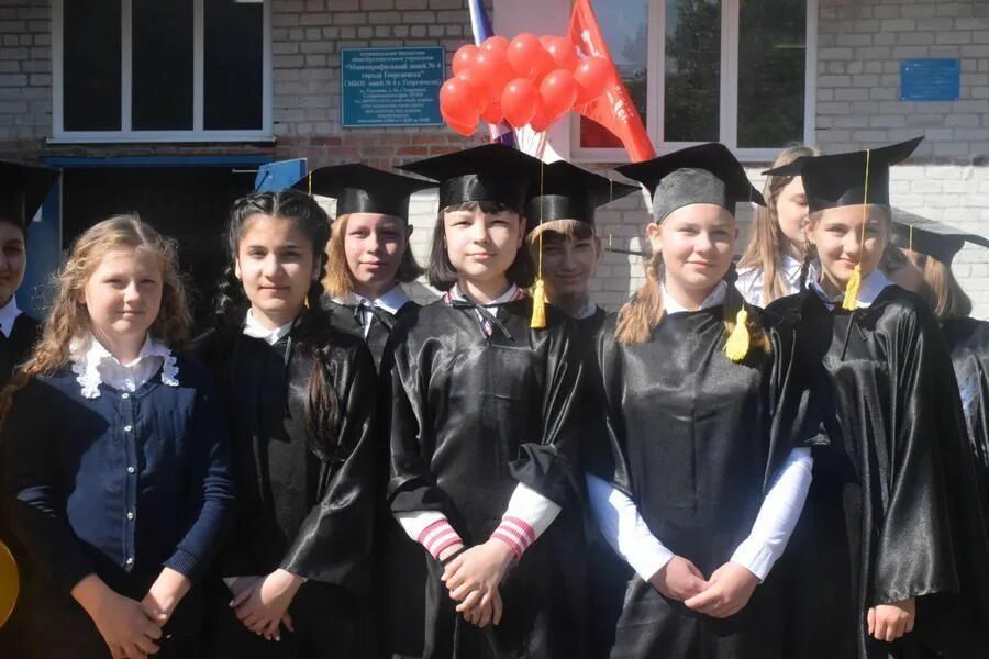Учителя 29 школы георгиевск. Актерская школа. 4 школа георгиевск фото. Директор лицея 4 георгиевск. 1 гимназия г.