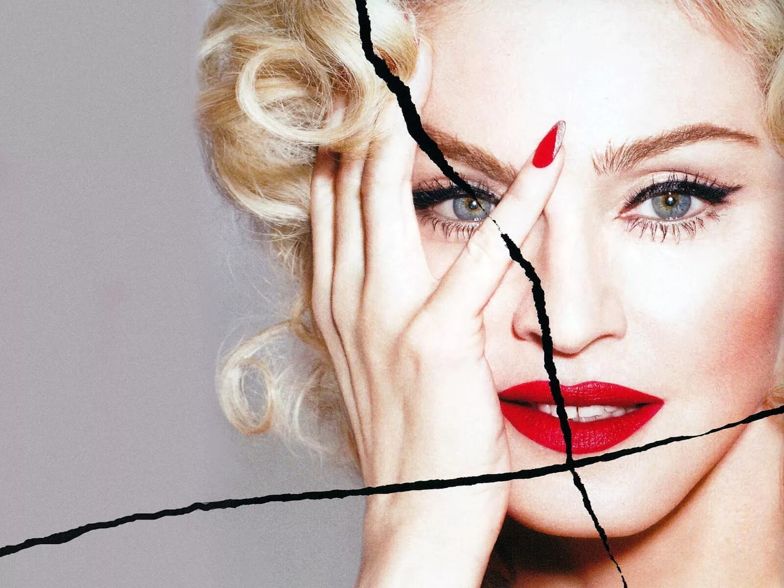 Madonna "Rebel Heart". Мадонна Мессия. Портрет Мадонны. Певица Мадонна с красным крестом. Madonna back that up
