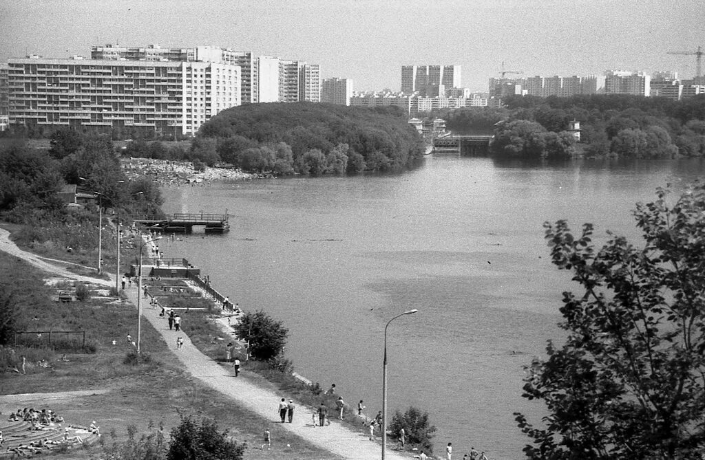 Коломенский парк москва. Коломенский затон. Коломенское музей-заповедник. Нагатинская набережная метро. Нагатинский коломенское.