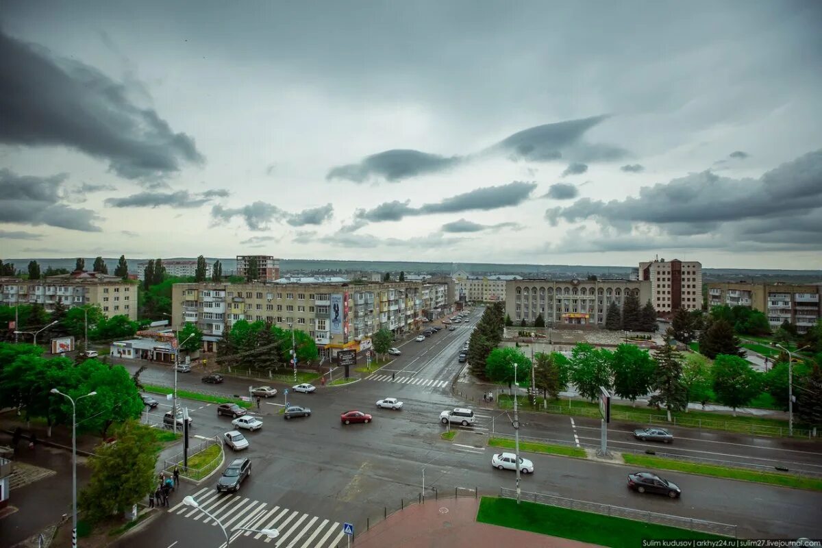 Черкесская республика время. Город Черкесск Карачаево-Черкесской Республики. Город Черкесск столица. КЧР Черкесск. Черкесск аллея Доватора.