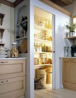 Кладовая на кухне в квартире